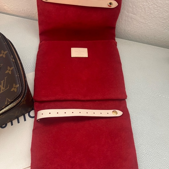 Nwt Louis Vuitton monogram nice jewelry.  never used.Perfect condition - Picture 5 of 8
